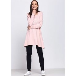 Jasnoróżowy Sweter Proportionate. Szare swetry klasyczne damskie Born2be, l, z dzianiny, z okrągłym kołnierzem. Za 64,99 zł.