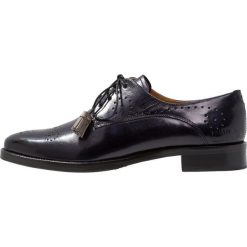 Melvin & Hamilton BETTY Oksfordki navy. Niebieskie półbuty damskie marki Melvin & Hamilton, bez obcasa, na sznurówki. Za 709,00 zł.