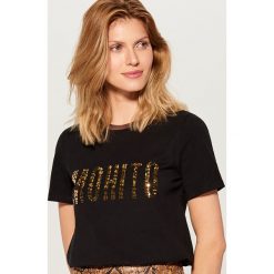 Koszulka z logo Czarny. Czarne t-shirty damskie marki Mohito, s. Za 49,99 zł.