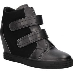 Sneakersy czarne na koturnie sergio leone 28789. Czarne koturny damskie Sergio Leone, ze skóry ekologicznej. Za 148,99 zł.