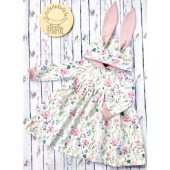 Sukienka Little bunny - polne kwiaty. Sukienki niemowlęce Pakamera, w kwiaty, bez rękawów, rozkloszowane. Za 125,00 zł.