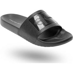 KLAPKI Calvin Klein Jeans. Czarne kapcie męskie z jeansu. Za 259,00 zł.