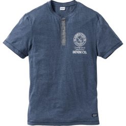 Shirt z dekoltem henley bonprix indygo. Niebieskie koszulki męskie bonprix, s, z nadrukiem, bez kołnierzyka, bez rękawów. Za 44,99 zł.