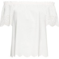 Bluzka z dekoltem carmen: MUST HAVE bonprix biel wełny. Białe bluzki damskie bonprix, z haftami, z wełny, bez kołnierzyka, bez rękawów. Za 54,99 zł.