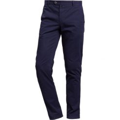 JOOP! HANK Chinosy blau. Niebieskie chinosy męskie marki JOOP!, m, z elastanu. W wyprzedaży za 479,20 zł.