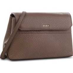 Torebka DKNY - Bellah Cbody Deer R83E5687 Desert DES. Pomarańczowe torebki klasyczne damskie DKNY, bez wzorów, ze skóry, bez dodatków. W wyprzedaży za 429,00 zł.