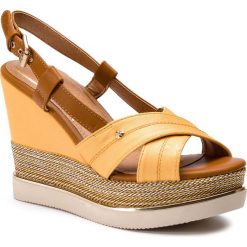 Sandały WRANGLER - Sunny Kelly WL91632A Yellow 73. Żółte klapki damskie Wrangler, bez wzorów, ze skóry ekologicznej, bez obcasa, na obcasie. W wyprzedaży za 199,00 zł.