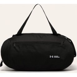 Under Armour - Torba. Czarne torebki damskie sportowe Under Armour, w paski, z poliesteru, sportowe, na ramię, bez dodatków. W wyprzedaży za 89,90 zł.