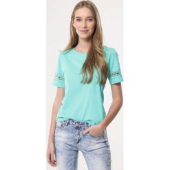 Miętowa Bluzka Stereotypical. Zielone bluzki damskie Born2be, xl, bez wzorów, z okrągłym kołnierzem, z krótkim rękawem. Za 39,99 zł.