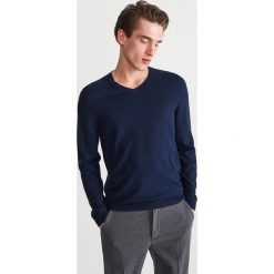 Gładki sweter - Granatowy. Niebieskie swetry klasyczne męskie marki Reserved, s. Za 99,99 zł.