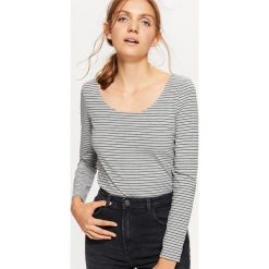 Koszulka z długim rękawem - Jasny szary. Szare t-shirty damskie marki Cropp, l. W wyprzedaży za 19,99 zł.