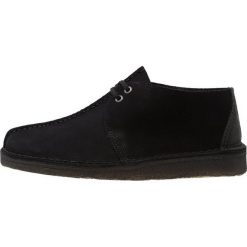 Clarks Originals DESERT TREK Sznurowane obuwie sportowe black. Czarne buty sportowe męskie marki Clarks Originals, ze skóry, na sznurówki. Za 589,00 zł.