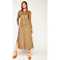 Sukienka koszulowa Patrizia Pepe 2A2107/A23-G487. Zielone sukienki damskie Patrizia Pepe, na co dzień, bez wzorów, z elastanu, z koszulowym kołnierzykiem, bez rękawów, proste. W wyprzedaży za 1159,00 zł.