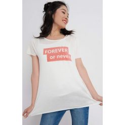 Bluzki, topy, tuniki: T-shirt z brokatowym nadrukiem