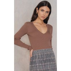 Swetry klasyczne damskie: NA-KD Trend Sweter basic w prążki – Brown,Pink