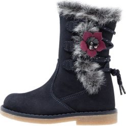 Friboo Śniegowce dark blue. Niebieskie buty zimowe damskie marki Friboo, z materiału. W wyprzedaży za 125,95 zł.
