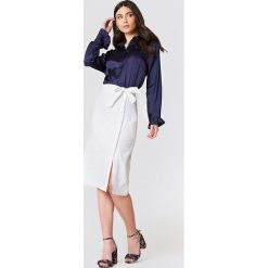 NA-KD Boho Lniana spódnica midi z guzikami - White. Białe spódniczki damskie NA-KD Boho, bez wzorów, boho, midi. W wyprzedaży za 30,47 zł.