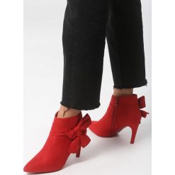 Czerwone Botki Originality. Czerwone botki damskie Born2be, bez obcasa, na obcasie, bez zapięcia. W wyprzedaży za 109,99 zł.