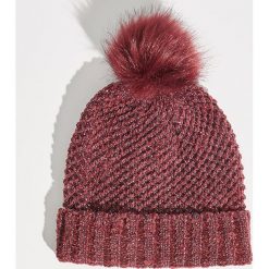 Czapka z połyskującym zdobieniem - Bordowy. Czerwone czapki zimowe damskie Sinsay. Za 24,99 zł.