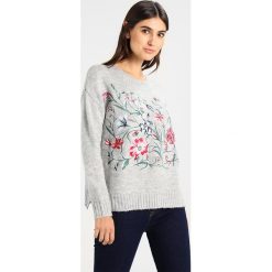 Swetry klasyczne damskie: Springfield BORDADO GRANDE Sweter greys