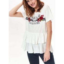T-shirt damski z haftem, z podwójną falbaną. Białe t-shirty damskie TROLL, xs, z nadrukiem, z bawełny, z podwójnym kołnierzykiem. W wyprzedaży za 29,99 zł.