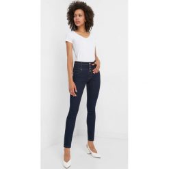 Jeansy skinny z wysokim stanem. Niebieskie rurki damskie Orsay, z elastanu, z podwyższonym stanem. Za 149,99 zł.