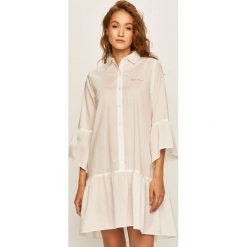Emporio Armani - Sukienka plażowa. Białe stroje kąpielowe damskie Emporio Armani, s, bez wzorów, z bawełny. W wyprzedaży za 549,90 zł.