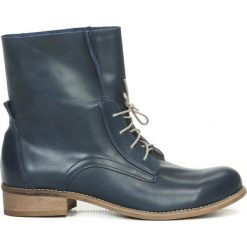 Botki - skóra naturalna - model 461 - kolor granatowy. Niebieskie botki damskie Zapato, ze skóry, bez obcasa, bez zapięcia. W wyprzedaży za 319,20 zł.