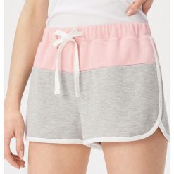Dwukolorowe szorty dresowe - Jasny szary. Szare szorty damskie Sinsay, s, bez wzorów, z dresówki. Za 39,99 zł.