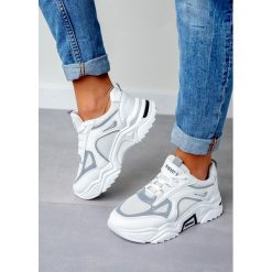 Białe buty sportowe sneakersy sznurowane casu 20f6/w. Białe buty dziewczęce sportowe Casu, bez wzorów, ze skóry ekologicznej, na sznurówki. Za 59,99 zł.