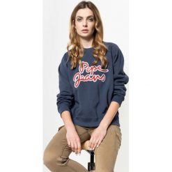 Bluza Pepe Jeans Bonnie PL580915. Czerwone bluzy damskie Pepe Jeans, l, bez wzorów, z bawełny, bez rękawów, bez kaptura. W wyprzedaży za 209,00 zł.