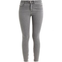 Dr.Denim MADDOX Jeans Skinny Fit light grey. Szare rurki damskie marki Dr.Denim, z elastanu. Za 249,00 zł.
