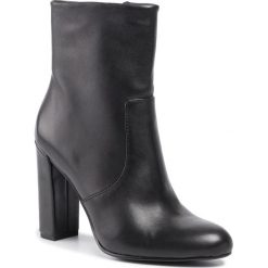 Botki STEVE MADDEN - Editor SM000088-03001-017 Black Leather. Czarne botki damskie Steve Madden, ze skóry, bez obcasa, bez zapięcia. W wyprzedaży za 449,00 zł.