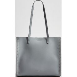 Torebka shopper z dżetami - Szary. Szare torby damskie na zakupy Mohito, bez wzorów, bez dodatków. Za 119,99 zł.