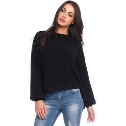 Sweter "Whitney" w kolorze czarnym. Czarne swetry damskie Scarlet Jones, s, bez wzorów, ze splotem, bez rękawów, bez kaptura. W wyprzedaży za 169,95 zł.