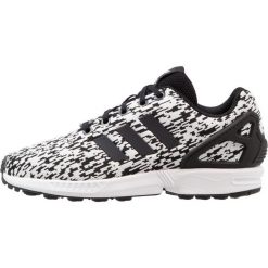 Adidas Originals ZX FLUX Tenisówki i Trampki core black/footwear white. Czarne trampki dziewczęce adidas Originals, z tworzywa sztucznego. Za 279,00 zł.
