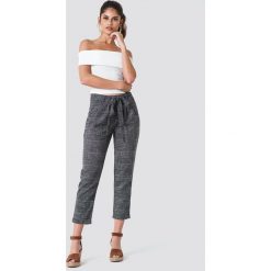 Trendyol Spodnie w kratkę z wiązaniem - Grey,Multicolor. Szare spodnie z wysokim stanem marki Trendyol, na co dzień, l, z poliesteru, casualowe, midi, rozkloszowane. Za 121,95 zł.