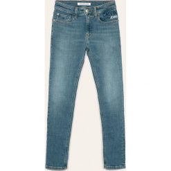 Calvin Klein Jeans - Jeansy dziecięce 140-176 cm. Niebieskie spodnie chłopięce Calvin Klein Jeans, bez wzorów, z elastanu. Za 359,90 zł.