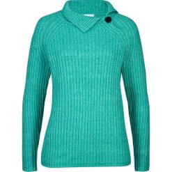 Sweter dzianinowy z ozdobnym guzikiem bonprix szmaragdowy. Zielone swetry damskie bonprix, bez wzorów, z dzianiny, bez rękawów, bez kaptura. Za 37,99 zł.