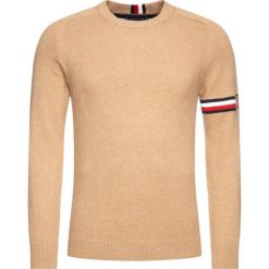Sweter TOMMY HILFIGER Monogram Band MW0MW11690. Niebieskie swetry męskie TOMMY HILFIGER, m, bez wzorów, z bawełny, klasyczne, z klasycznym kołnierzykiem, bez kaptura. W wyprzedaży za 289,00 zł.