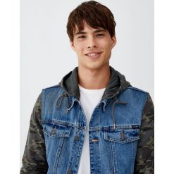 Denimowa kurtka w moro. Brązowe kurtki męskie Pull&Bear, m, moro. Za 89,90 zł.