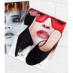 Klapki damskie Laura Mode QL-89 Czarne. Czarne klapki damskie LAURA MODE, bez wzorów, z tworzywa sztucznego, bez obcasa, na obcasie. Za 69,00 zł.