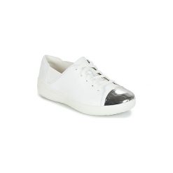 Buty FitFlop F-SPORTY MIRROR-TOE SNEAKERS. Białe buty sportowe damskie FitFlop, bez wzorów, bez zapięcia. Za 404,10 zł.