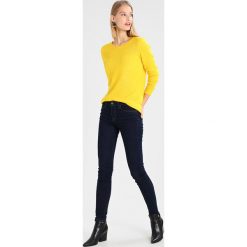 Swetry klasyczne damskie: Zalando Essentials Sweter banana cream
