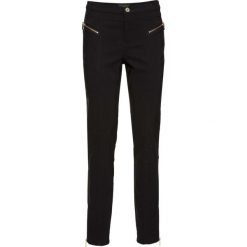 Spodnie ze stretchem SKINNY i zamkami bonprix czarny. Czarne rurki damskie marki bonprix. Za 129,99 zł.