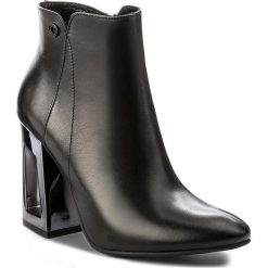 Botki CARINII - B4155 E50-000-PSK-C62. Czarne buty zimowe damskie Carinii, z materiału. W wyprzedaży za 269,00 zł.