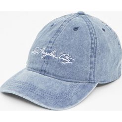 Czapka Los Angeles City. Niebieskie czapki damskie Pull&Bear. Za 49,90 zł.