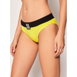 Figi brazylijskie Dsquared2 Underwear D8LL12980. Żółte figi damskie Dsquared2 Underwear, bez wzorów. W wyprzedaży za 209,00 zł.