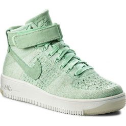 Buty NIKE - Af1 Flyknit 818018 301 Enamel Green/Enamel Green. Zielone półbuty damskie Nike, na co dzień, bez wzorów, z tworzywa sztucznego, bez obcasa, na płaskiej podeszwie, bez zapięcia. W wyprzedaży za 509,00 zł.
