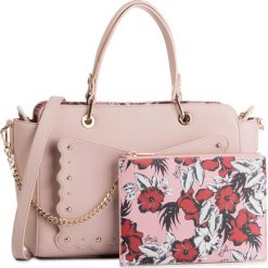 Torebka LIU JO - M Satchel N19226 E0061 Pearl Blush 41309. Różowe torebki klasyczne damskie Liu Jo, bez wzorów, ze skóry ekologicznej, klasyczne, bez dodatków. W wyprzedaży za 439,00 zł.